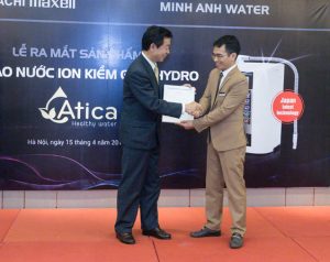 Mr Kamemoto Maxell Nhật Bản và Minh Anh water